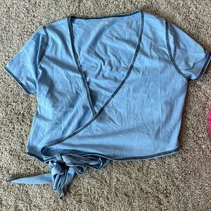 Pacsun Wrap around cropped tee